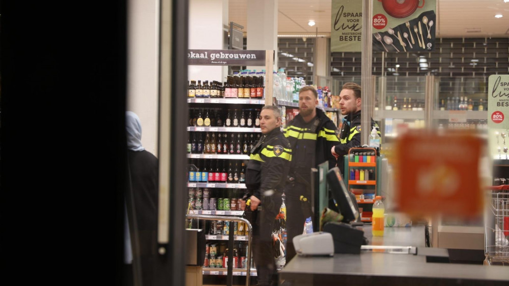 Vijfde Overval Op Amsterdamse Supermarkt In Ruim Week Tijd: Dit Keer Op ...