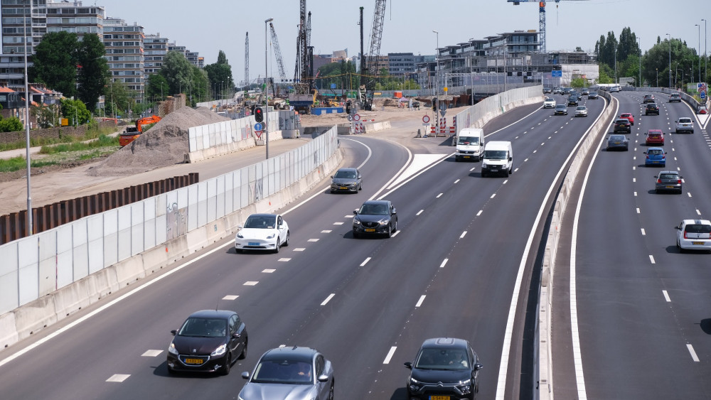 File op A9: afslag naar A2 wéér dicht door losgeraakt asfalt - NH Nieuws