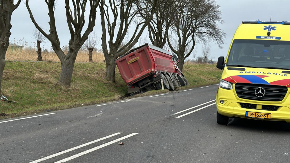 N242+krijgt+vers+asfalt+en+nieuwe+belijning.+Weg+van+Heerhugowaard+naar+Alkmaar+tijdelijk+afgesloten+vanwege+werkzaamheden