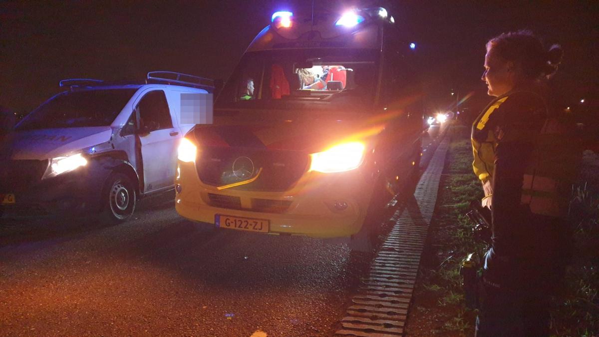 Fietser met spoed naar ziekenhuis gebracht na ongeluk op Westerdijk