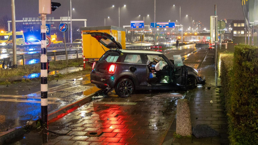 Zes Gewonden Bij Ongeluk Op Hoofddorpse Kruisweg - NH Nieuws