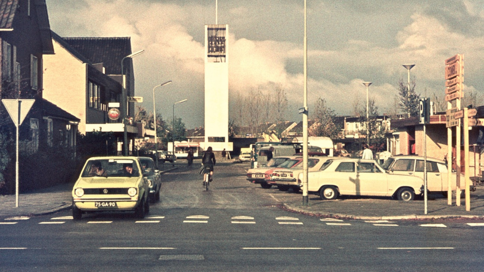 Raadhuisplein in Heerhugowaard rond 1960