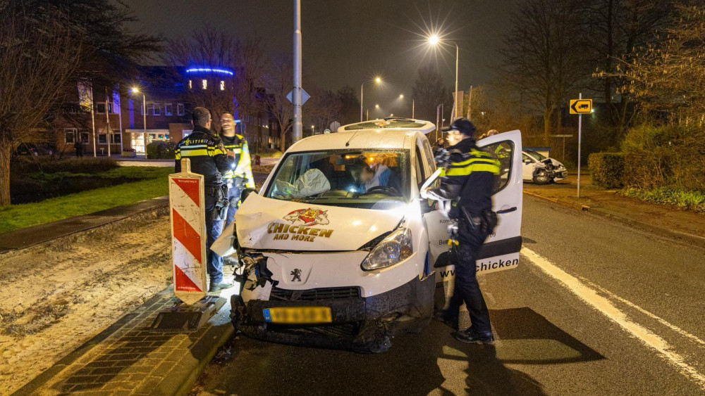 Kipkoerier gewond bij botsing vlakbij Aalsmeers bezorgrestaurant.