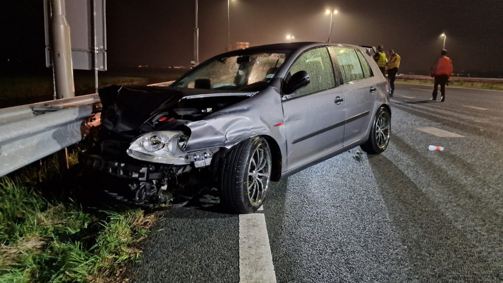 Kop-staartbotsing bij A7 Wijdewormer, twee rijstroken afgesloten. Kop-staartbotsing bij A7 Wijdewormer, twee rijstroken afgesloten.