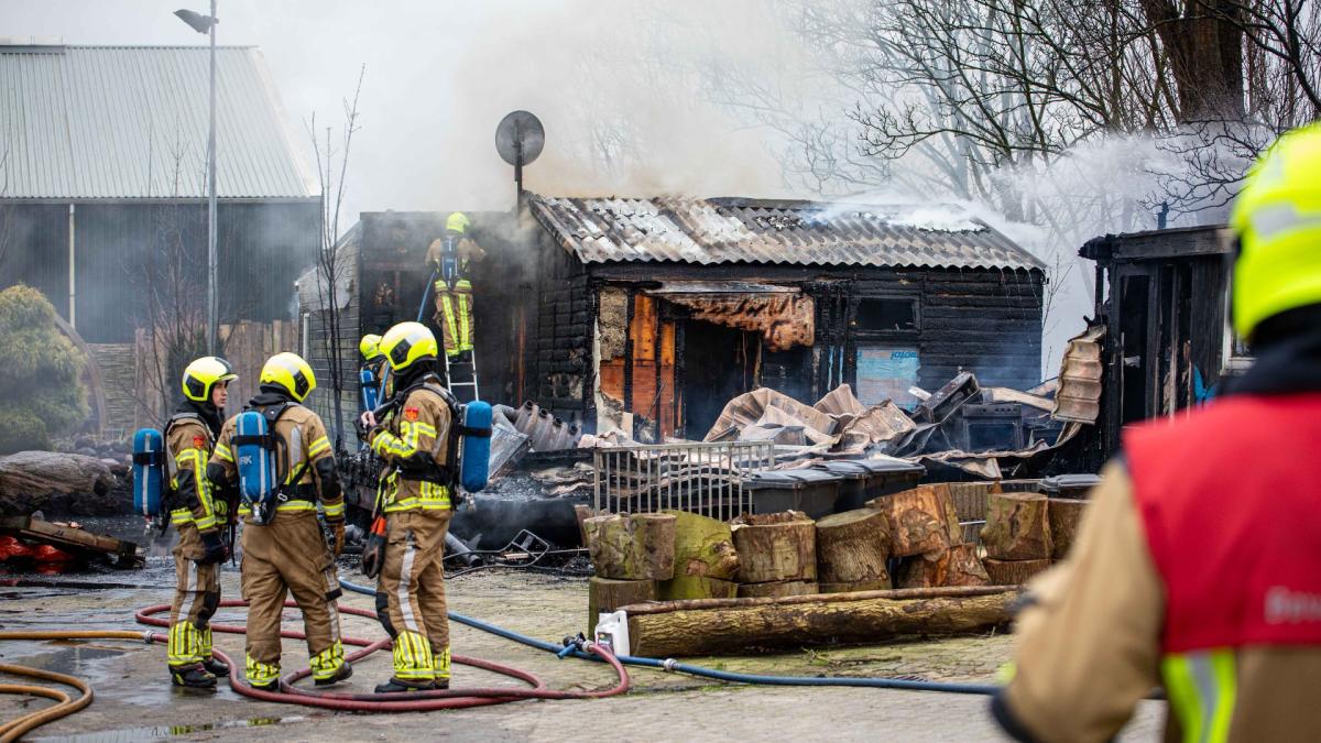 Schuurbrand Zwaanshoek vermoedelijk aangestoken, bewoner opgepakt