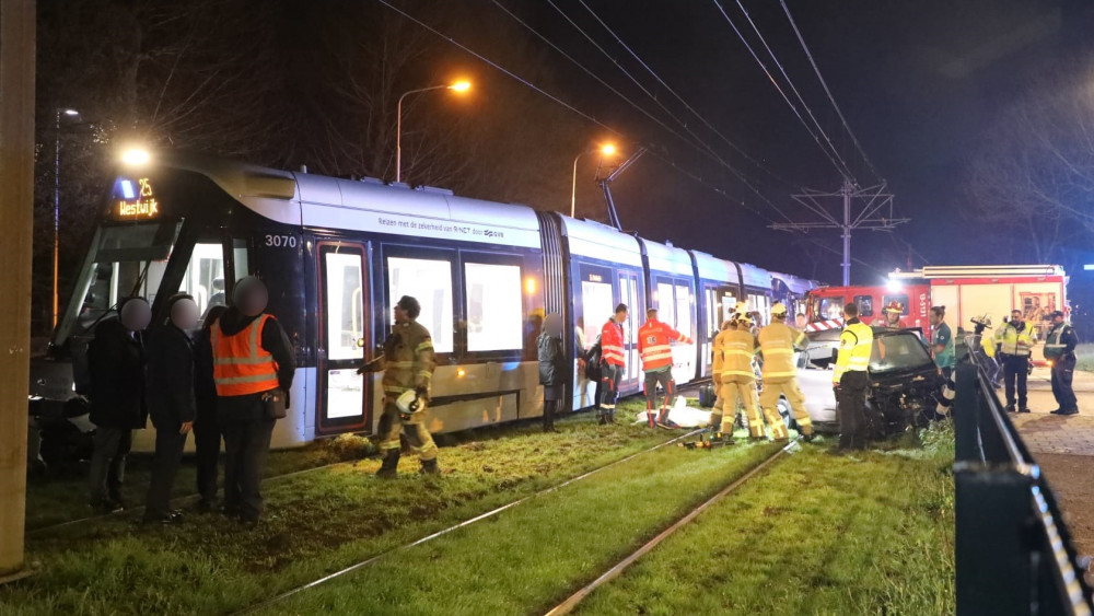 Bestuurder Brommobiel Ernstig Gewond Bij Aanrijding Met Tram In ...