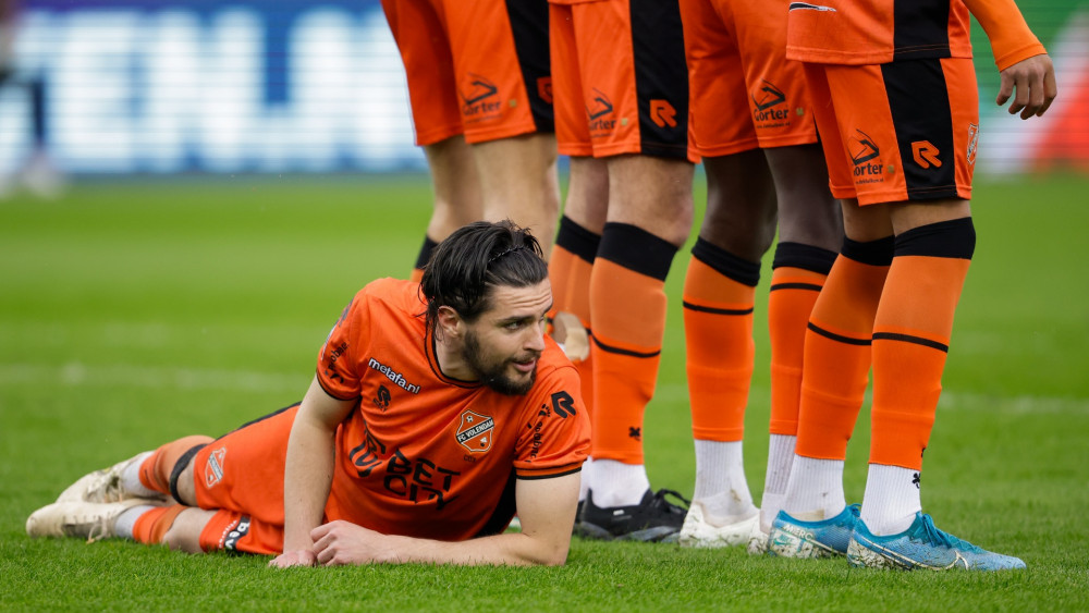 Teruglezen: Gehavend Ajax Wint Op Bezoek Bij PEC Zwolle En FC Volendam ...