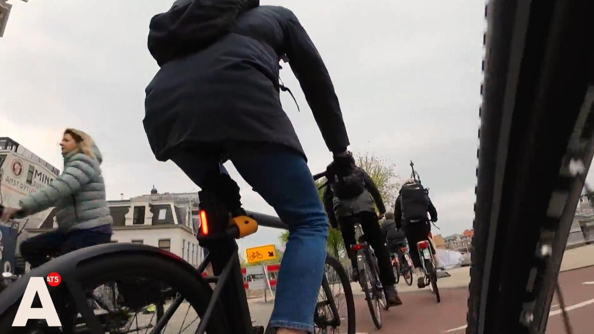 Gedragen fietsers in Amsterdam zich asociaal of kan het niet anders door alle werkzaamheden?