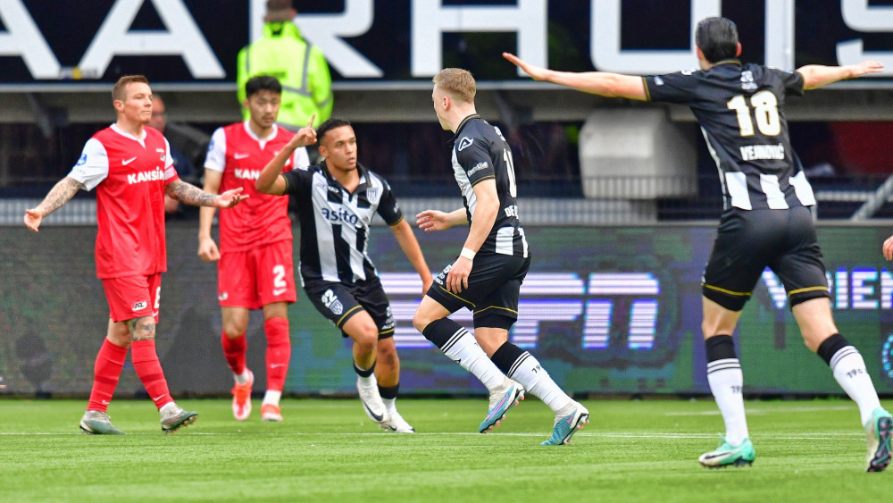 Grootste Nederlaag In Zes Jaar Voor Zwalkend AZ Tegen Heracles Almelo ...