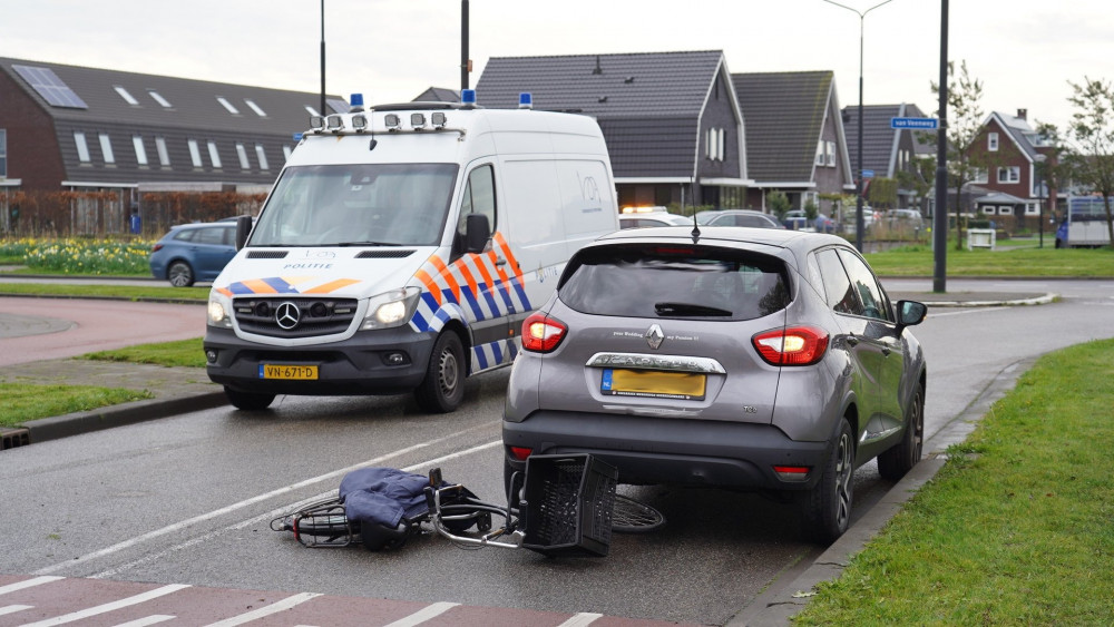 Meisje gewond in Heerhugowaard na aanrijding auto.