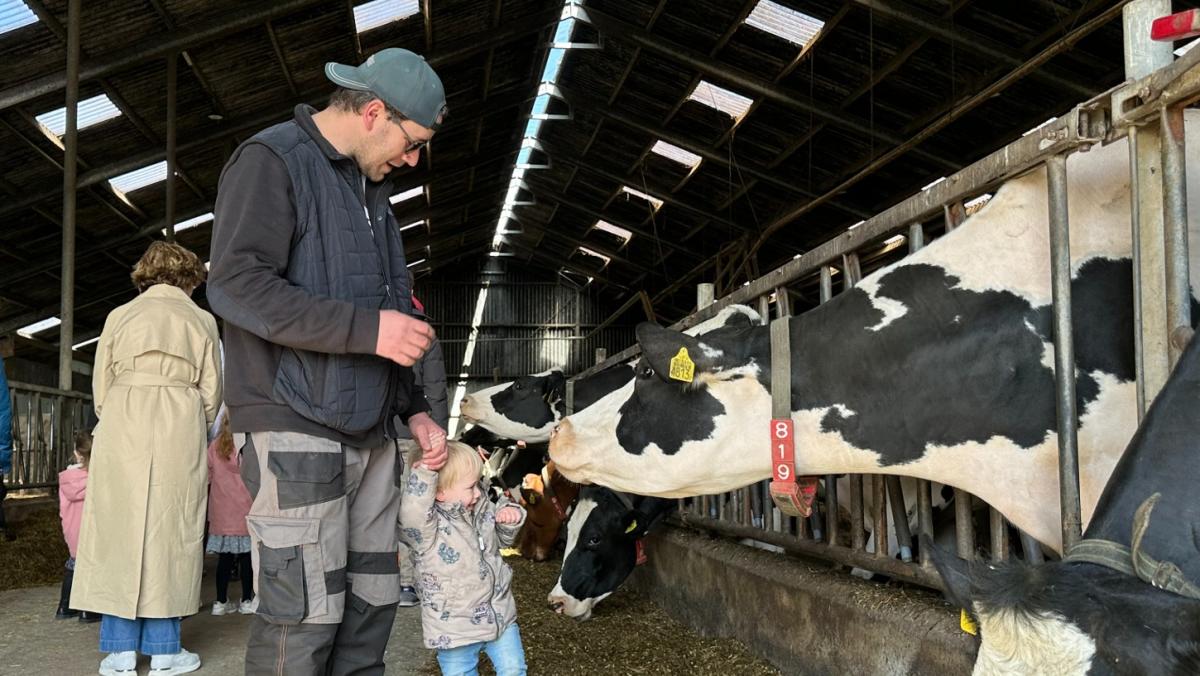 Voelen, ruiken en proeven tijdens drukbezocht Dagje bij de Boer in Midwoud
