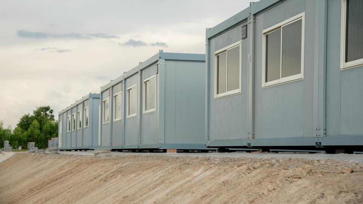 Nog even geen huisjes voor Oekraïners: leverancier kan chalets niet leveren door wegwerkzaamheden