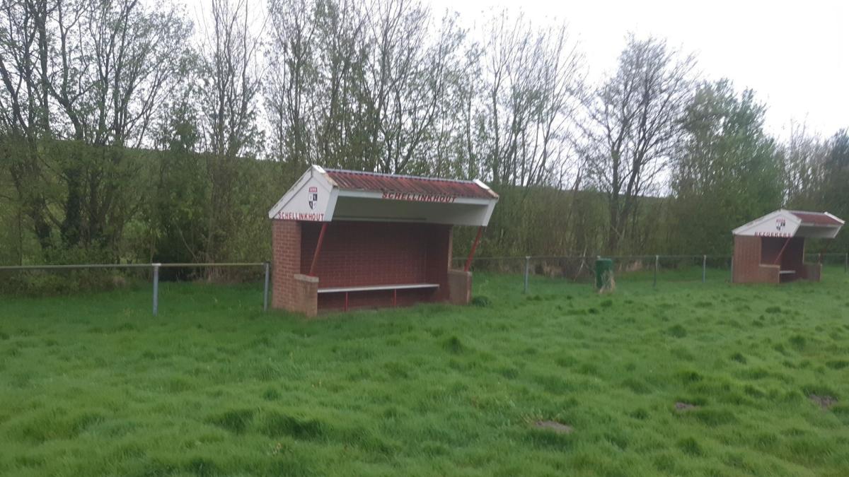 Waar moeten de reservebanken van voormalige voetbalclub Schellinkhout heen?