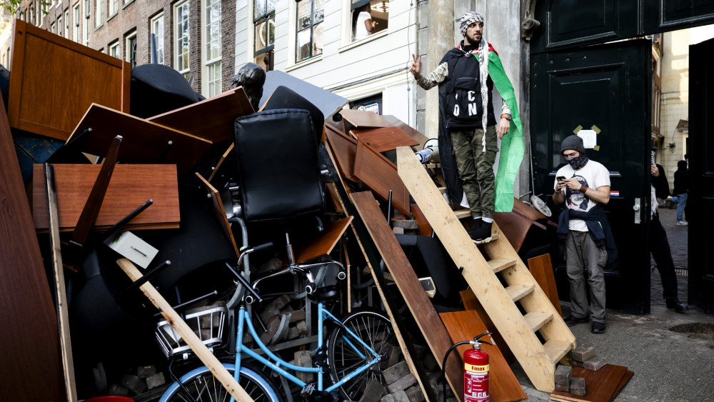 Demonstrant Veroordeeld Tot Celstraf Voor Geweld En Bedreiging Bij UvA ...