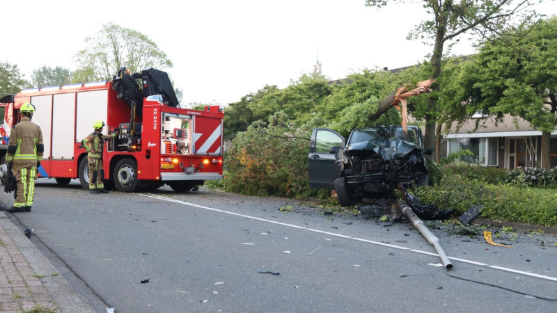 Busje crasht op de Laan der Nederlanden Beverwijk na achtervolging.