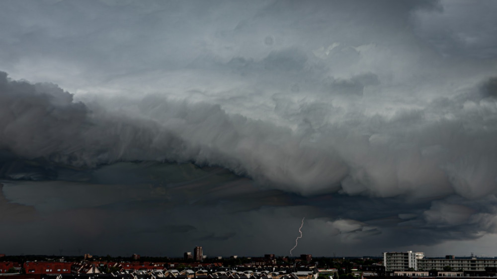 Onheilspellende lucht boven Purmerend