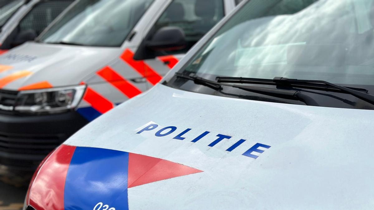 112-blog: Taxichauffeur rijdt tegen pijlwagen A10 • Brandweer blust natuurbrand in Velserbroek