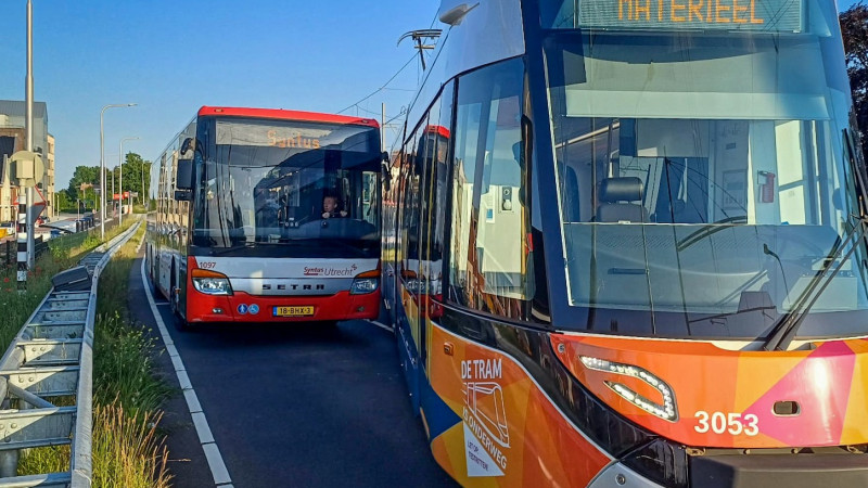 Hulpdiensten oefenen rampscenario met nieuwe Uithoornse tram