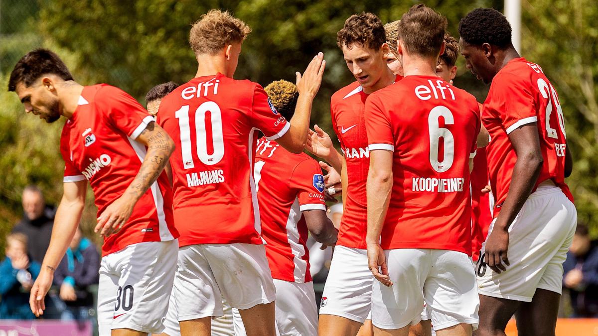 AZ verslaat FC Nordsjaelland met grote cijfers na doelpuntenregen