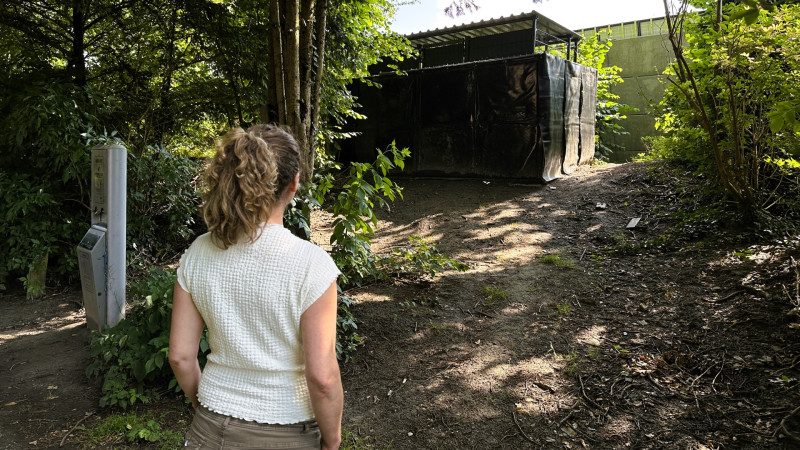 De omvormer in z'n kooi langs het Schoenerpad