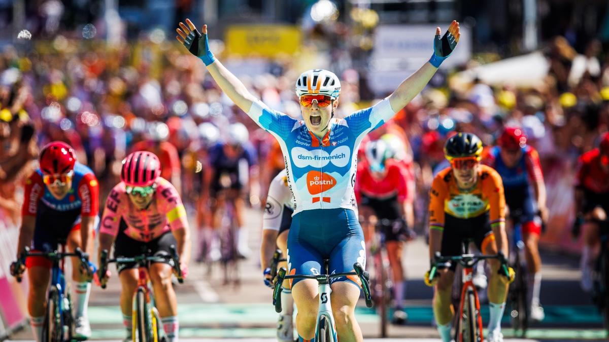 Charlotte Kool uit Kortenhoef pakt geel in eerste etappe Tour de France Femmes