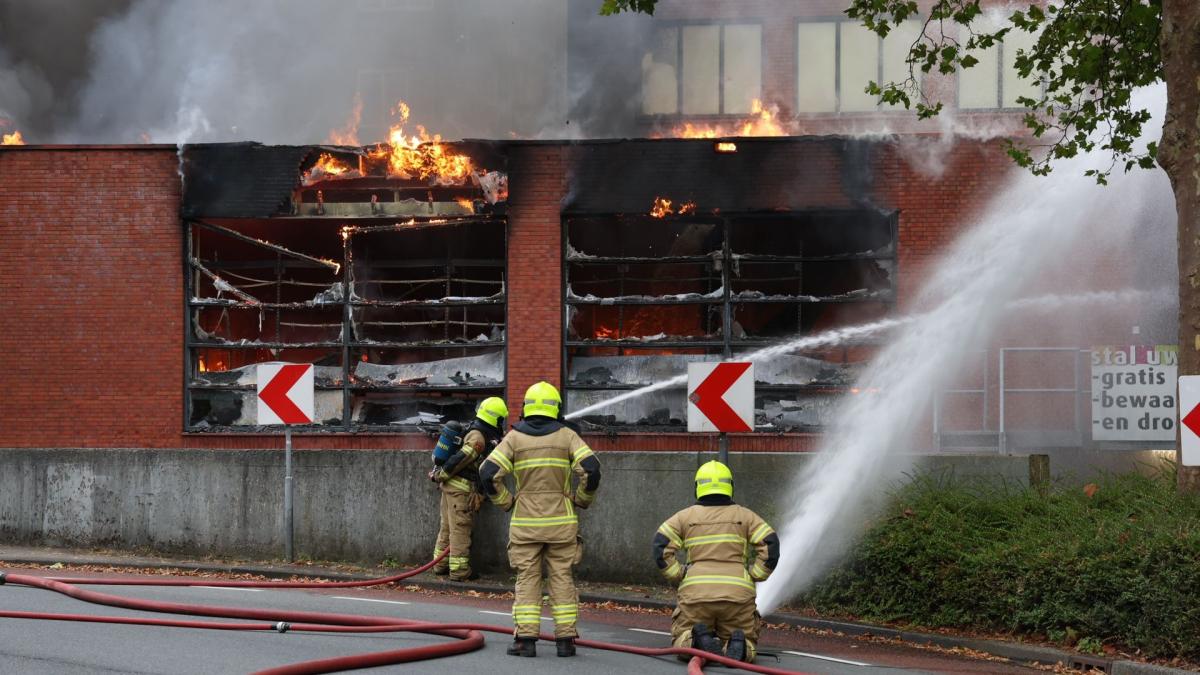 Jeugddetentie en schadevergoeding geëist tegen tienermeisjes voor brandstichting