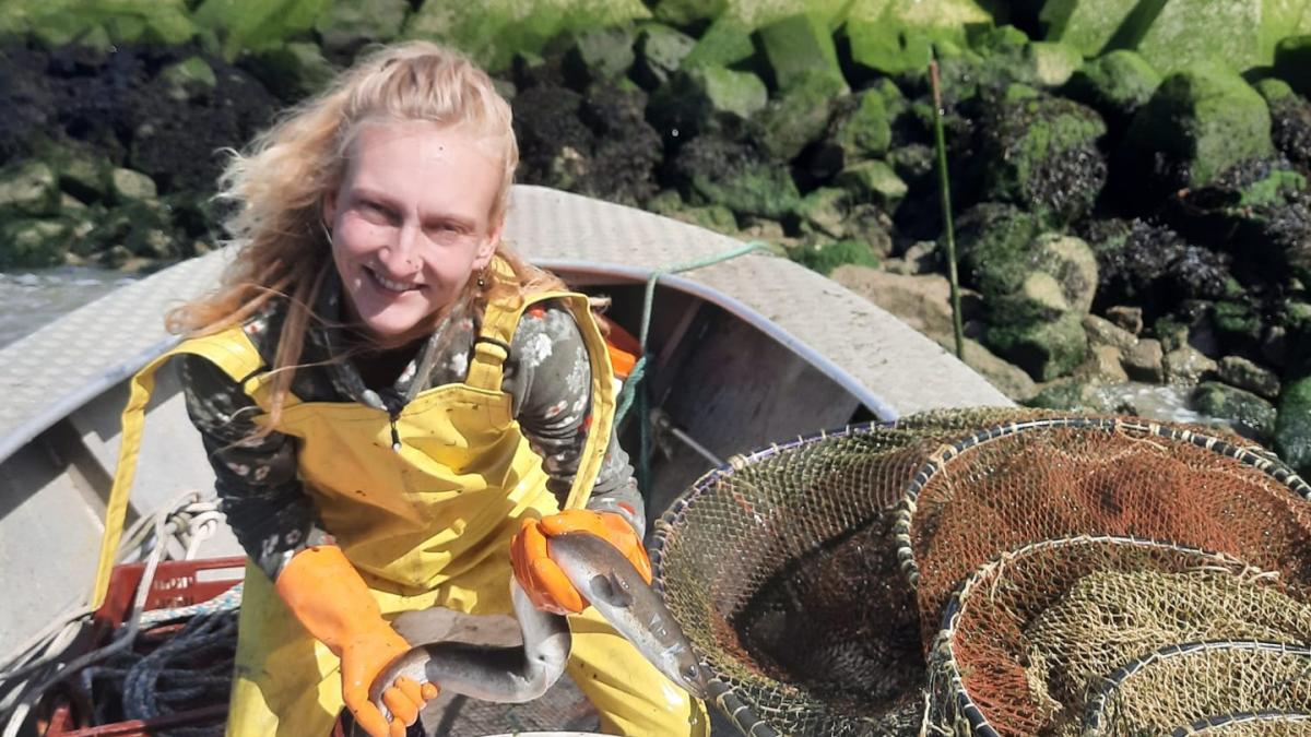 Lonneke is de unieke uitzondering in de mannenwereld van het vissen
