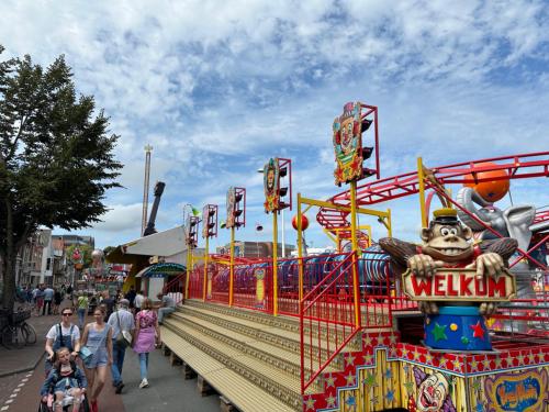 アルクマールのフェアで4歳の男の子がジェットコースターから転落。「母親はパニックに陥っていた」