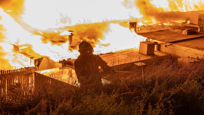 Brand strandtent Hippie Fish Zandvoort