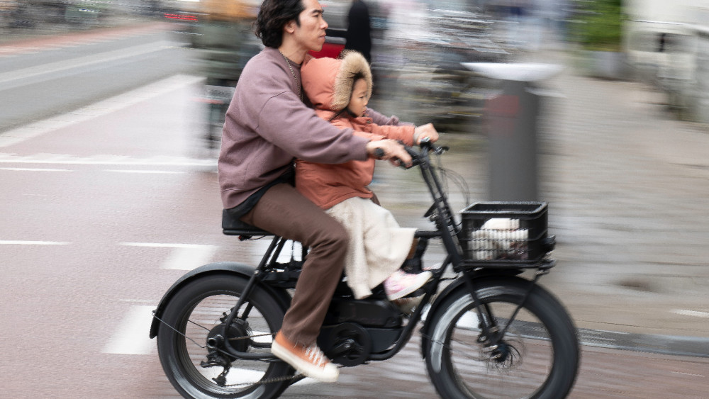 Enthusiasts and haters in conversation on 'Fatbike Friday'