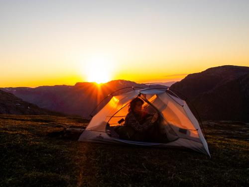 Marieke (25) lever et nomadeliv i Skandinavia: «Hjemme er der soveposen min er»