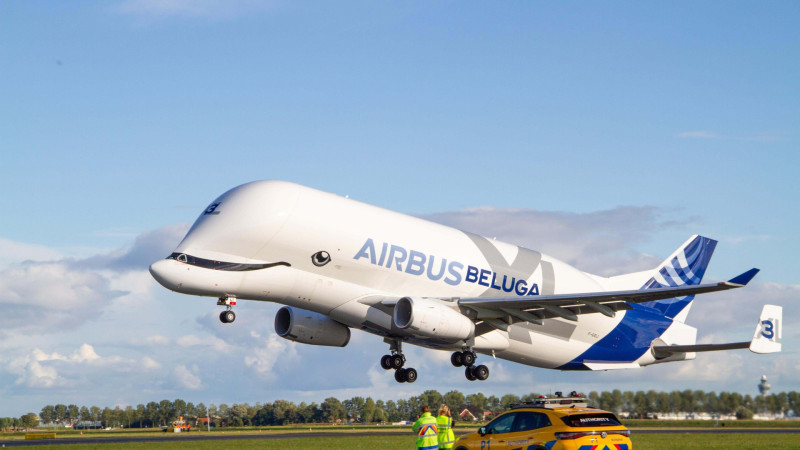 De Beluga vertrok gisteren weer vanaf de Polderbaan