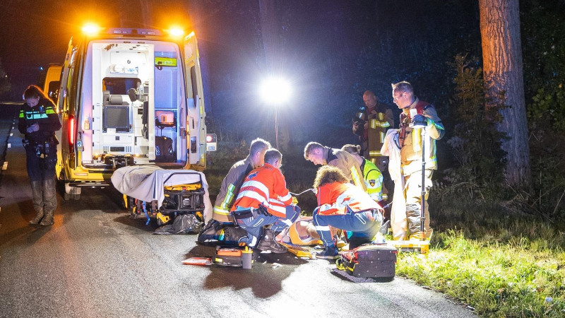 Auto brandt uit na ongeluk op N201