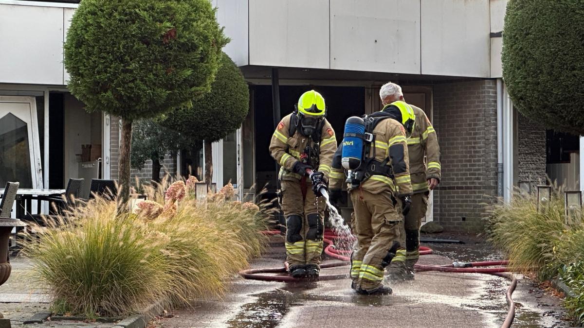 Net een paar maanden open en nu een grote brand in Wervershoof: 