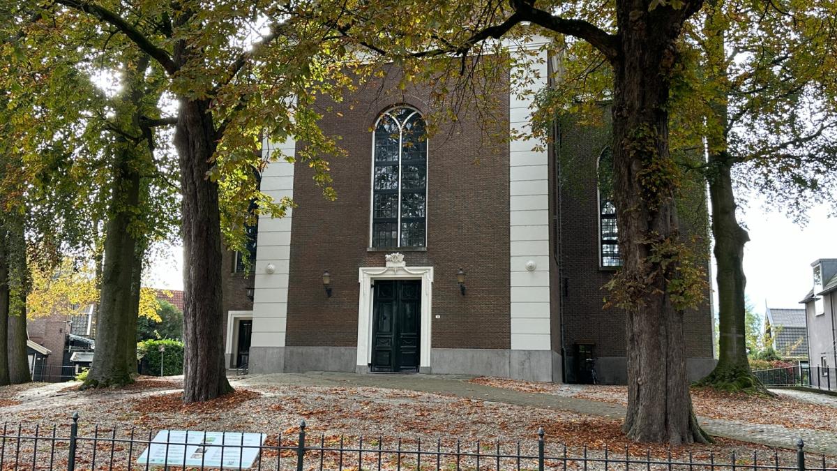 Nieuwsgierige Ouderkerkers willen mysteries onder historische Amstelkerk ontrafelen