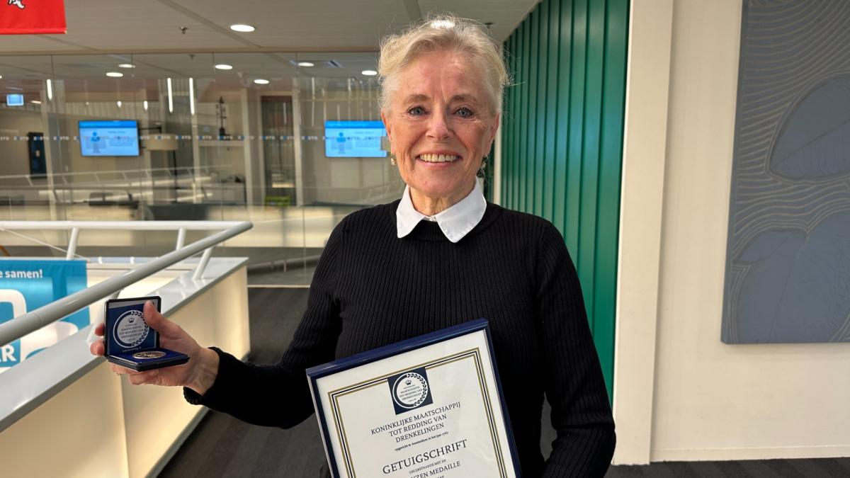 Alida (71) twijfelt niet en redt een leven "Ik hoorde heel zacht 'help