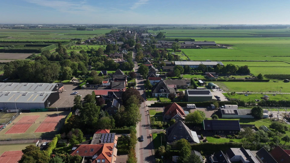 Stolpboerderij verdwijnt uit Noord-Hollandse landschap, Arjan bouwt er juist een terug