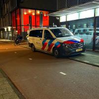 Politie schiet vrouw in been bij dreigende situatie bij wooncomplex in Amsterdam