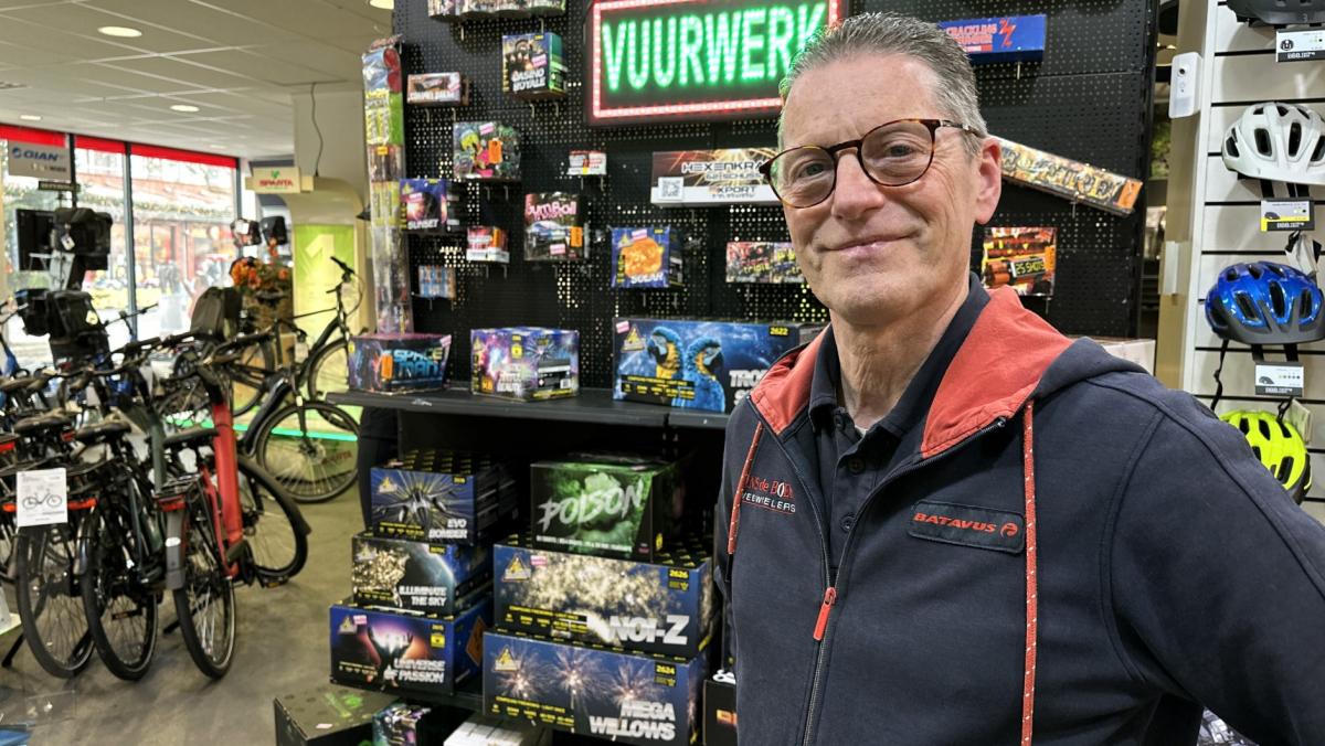 Fireworks Sales in Alkmaar: Ban Impacts Orders, Enthusiasts Remain