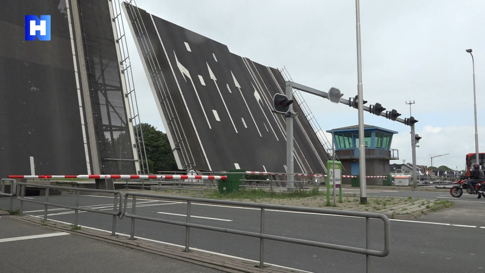 Leimuider Bridge remains closed to shipping until tonight due to heat