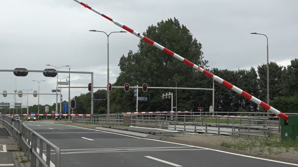 Leimuiderbrug problems persist due to broken valve