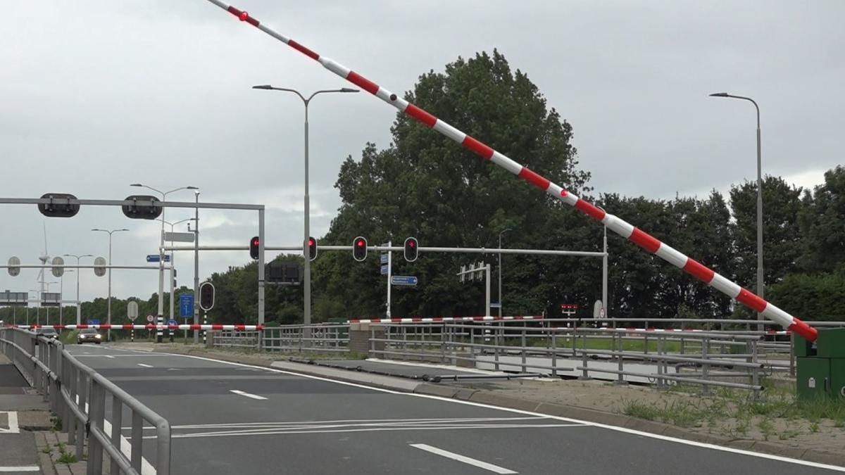 Problemen Leimuiderbrug door kapotte klep toch nog niet voorbij