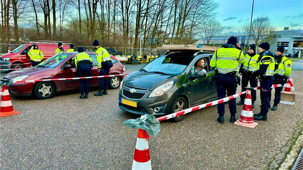 27 fines and three arrests during traffic control in Hoofddorp