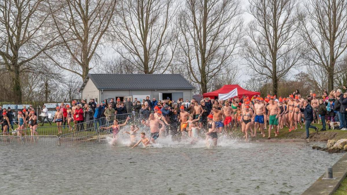 Nieuwjaarsduik nemen? In West-Friesland gaan vooralsnog alle evenementen door