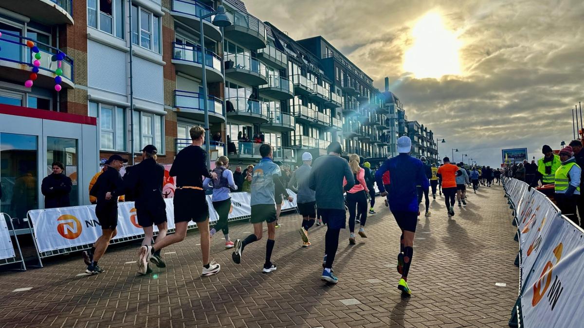 Egmond Halve Marathon uitverkocht: 18.500 deelnemers aan de startstreep