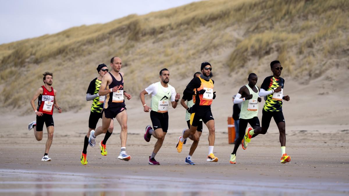 Organisatie neemt maatregelen tegen kou tijdens Egmond Halve Marathon