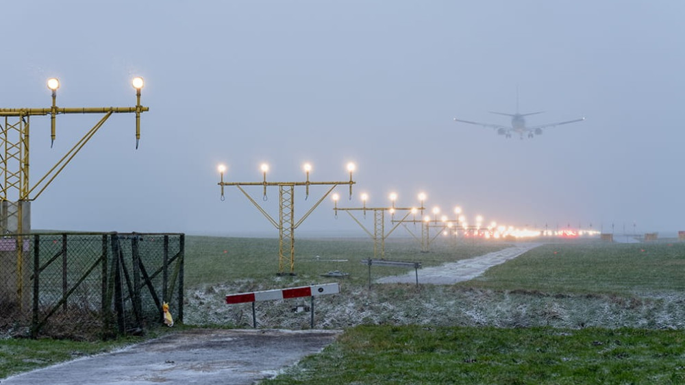 Tientallen vluchten op Schiphol geannuleerd om mist