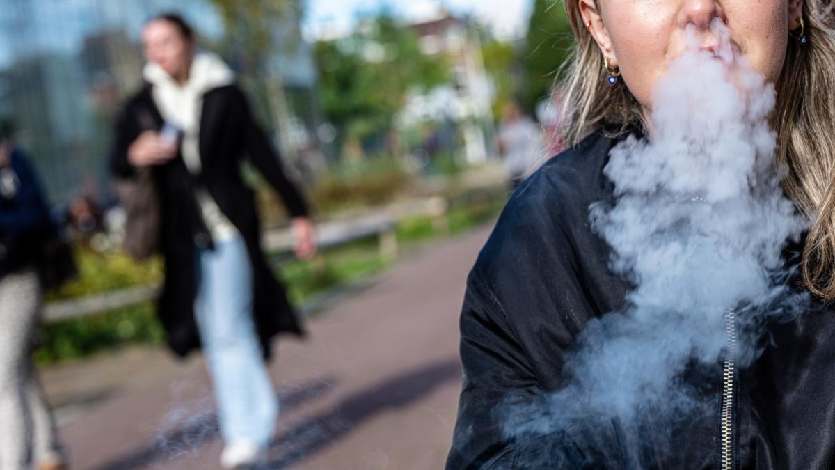 Nicotine-onderzoek op spoedeisende hulp • Texel verwacht megadrukte voor de Sint