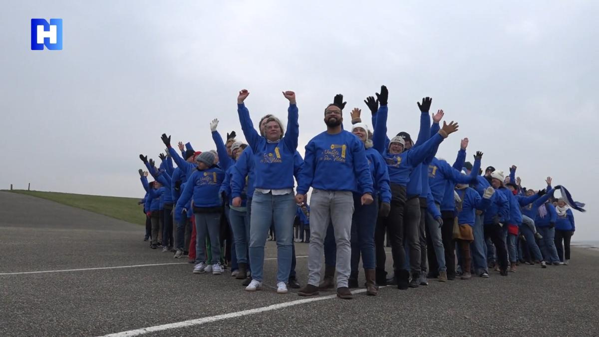 Den Helder trotseren de kou voor valentijnsdagfoto én hun stad: "Ik ben een trotse Jutter"