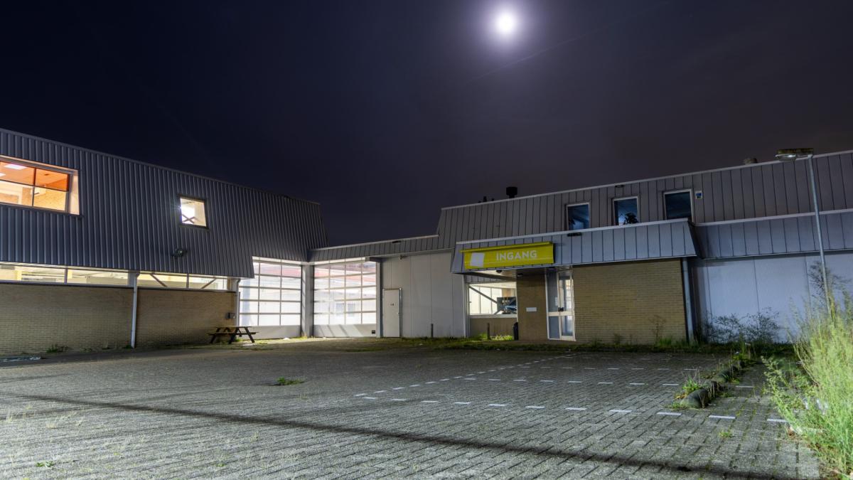 Na wéér een indringer eisen bewoners oude showroom Bakkum veilig slot op voordeur